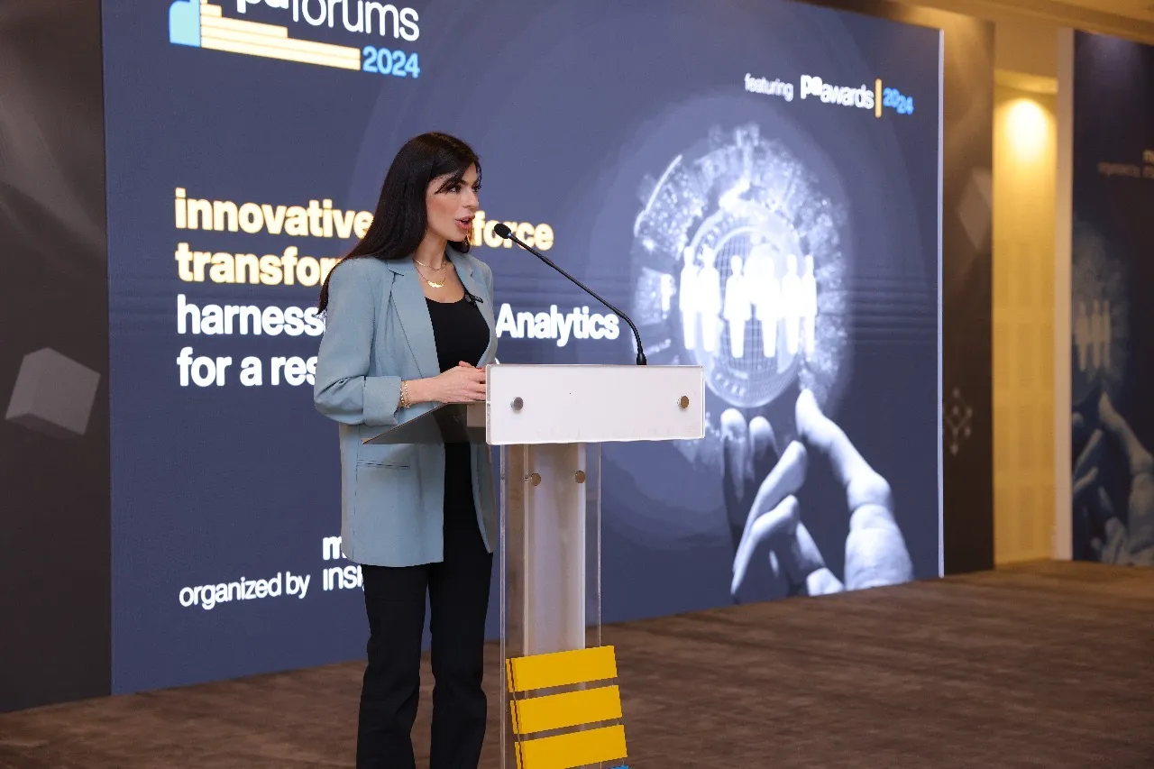 Rima Iskandarani moderating a finance and trade forum in Dubai